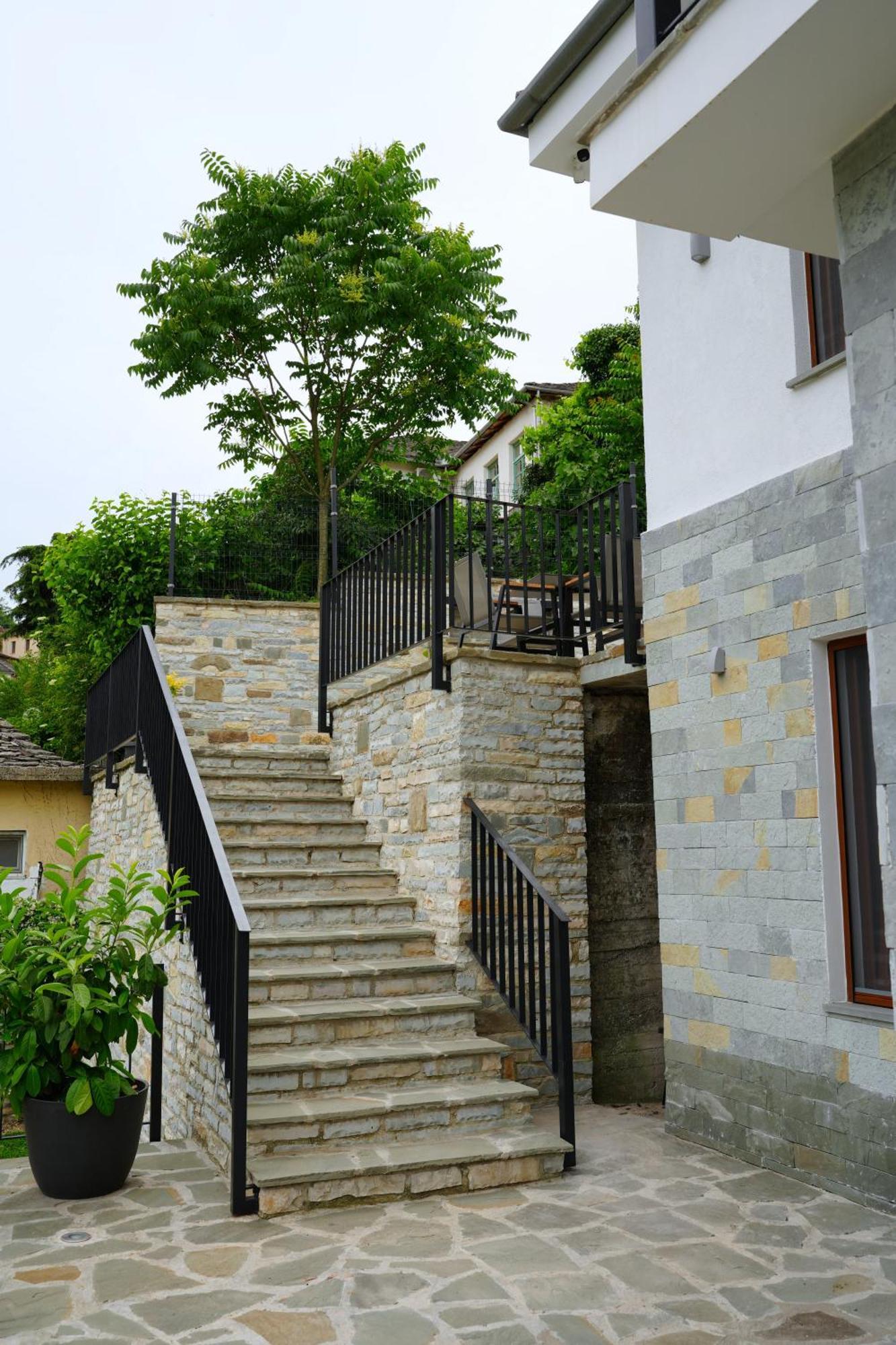 Castlefront Villa Gjirokastër Exterior foto